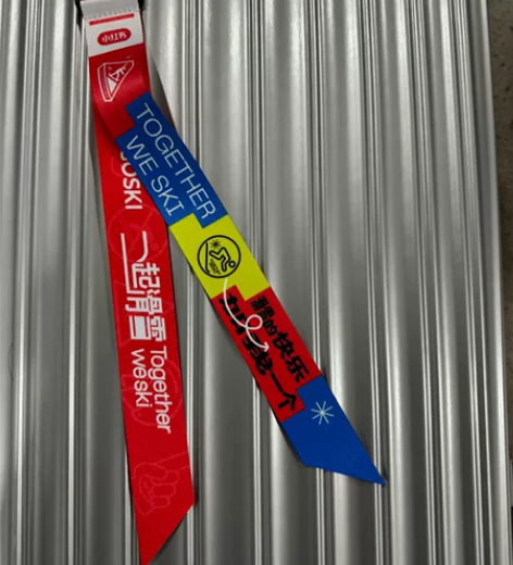 潮流滑雪飘带.背包织带挂件.小红书运动板块...