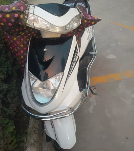转让125踏板摩托车，没怎么骑，九成新，跑...