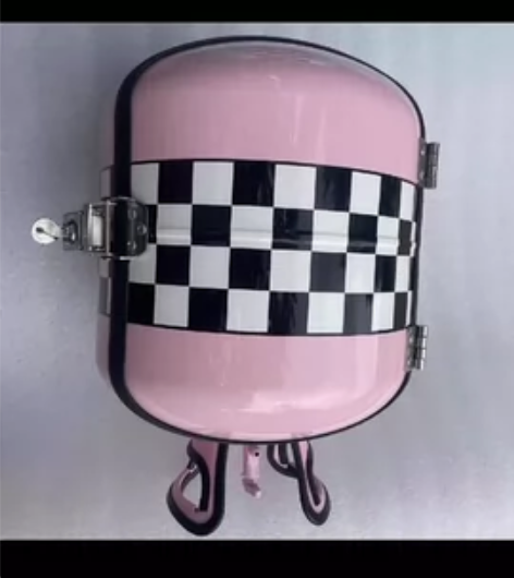 银钢 鲸 配件 尾箱，还有后座支架。 车已...