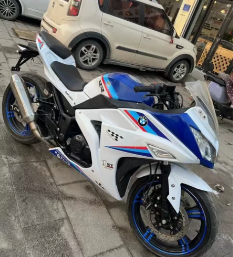 裸车，最新拿下国四电喷小忍者250  天蝎...