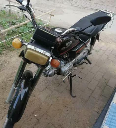 出售摩托三轮车，平时跟爱惜，没有淋过雨。平...