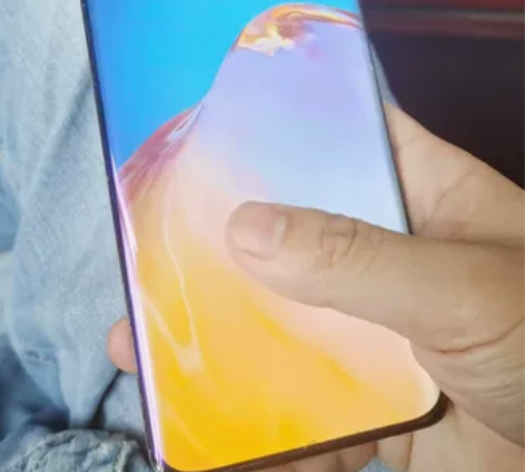 华为p40 p功能没有任何问题，外屏碎了换...