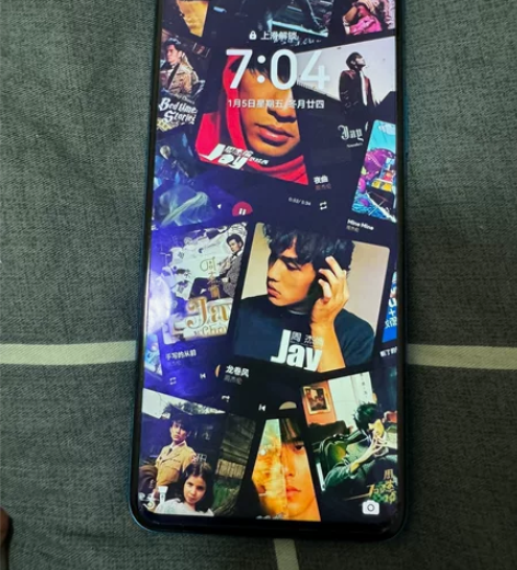 华为nova6（5g），运行依旧流畅，充电...