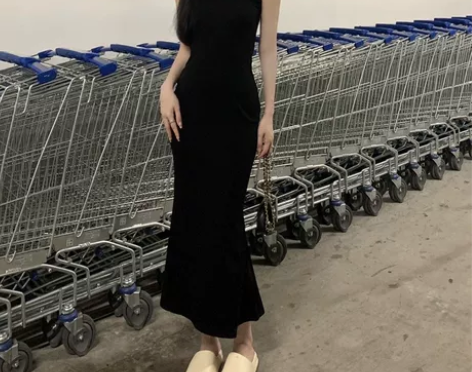 【急出】吊带连衣裙女夏季无袖收腰纯欲性感紧...