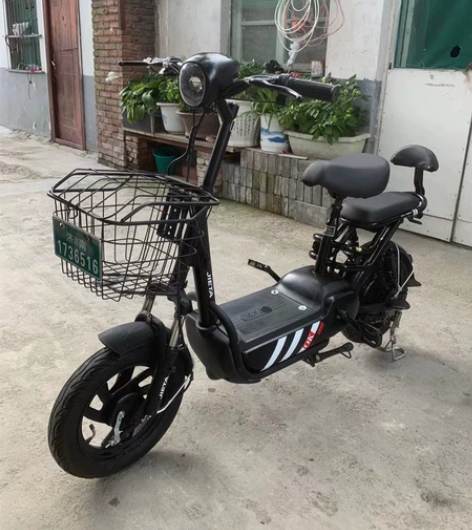 清仓大甩卖。 济南二手电动车电瓶车二手爱玛...
