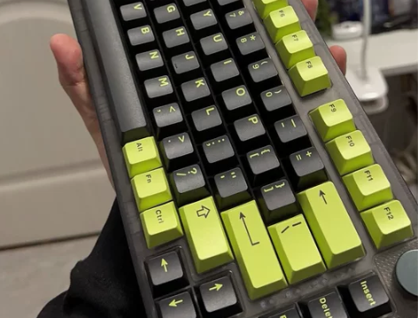 雷咖泽kw75pro 全快银v2 两套键帽...