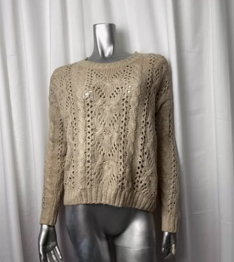 拉夏贝尔品牌女士镂空针织毛衣，肩宽42胸围...