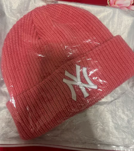 MLB粉色毛线帽 正品，实体店二百多买的 ...