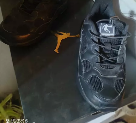 儿童国产乔丹运动鞋，正品，成色如图，转给有...