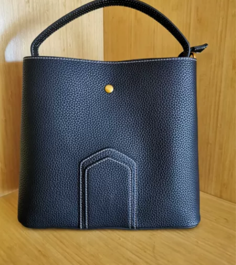 稻草人女包2023新款水桶包单肩包女士宽肩...