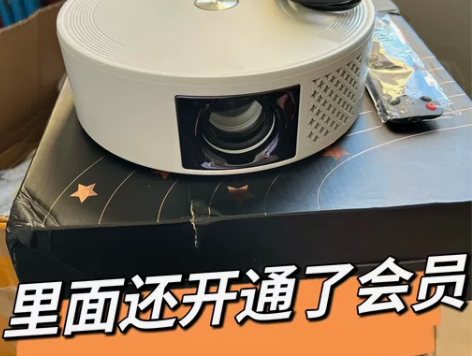 【低价转卖】原价2999元z8投影仪家用高...