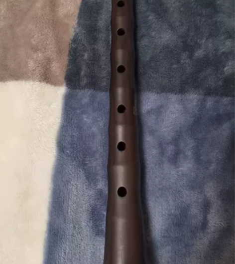 红木唢呐杆儿一根，长25.3cm，大头直径...