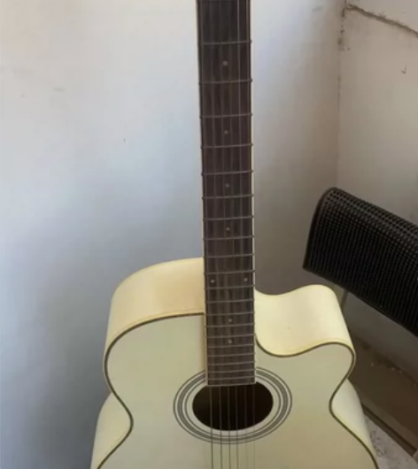 吉他吉他吉他闲置，闲置了很久 便宜卖 自提...