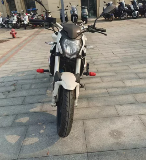 贝纳利小迅龙150S，20年4月购买上牌，...