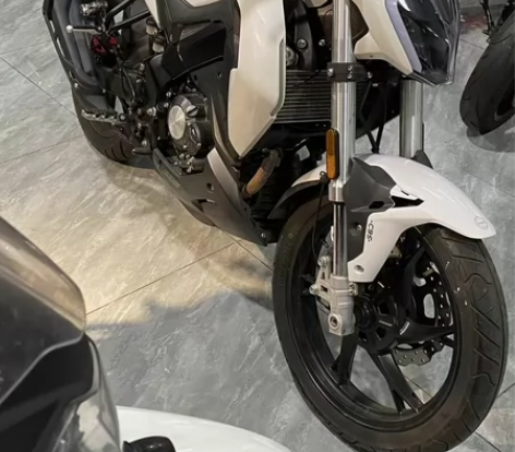 贝纳利小迅龙白色2019年9月 回老家 摩...