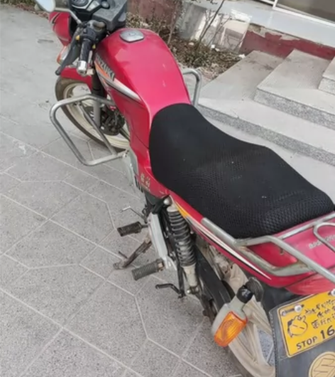 铃木钻豹摩托车，声音完美无杂音，天冷不骑了...