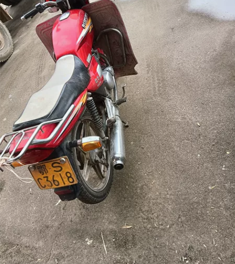 家里有辆闲置的铃木钻豹摩托车出售，车况精品...