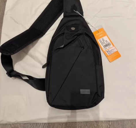 斜挎包（胸包）全新！尺寸33*16*6.5...