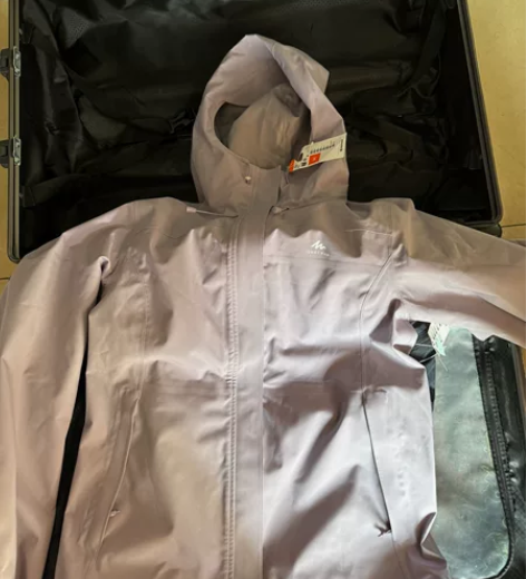 迪卡侬冲锋衣 Mh150 全新闲置，吊牌在...
