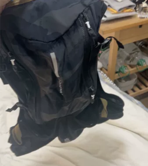 迪卡侬15L户外越野跑背包，品相一般，主要...