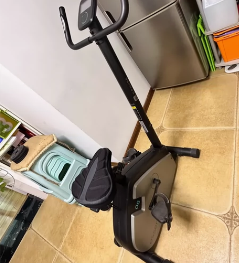 迪卡侬动感单车 6KG配重，电子显示屏，手...