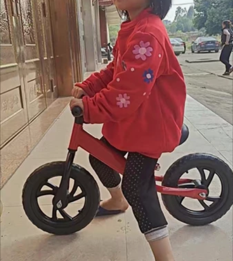 【厂家直销】儿童平衡车2-6岁滑步车滑行溜...