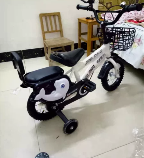 小孩脚踏车幼儿车 大姐实体店不做了，还剩下...