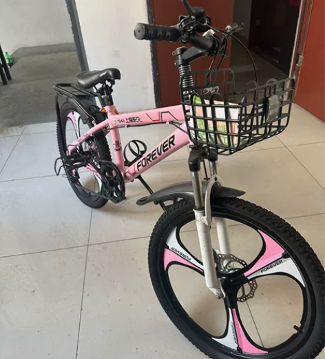 上海永久儿童自行车，在实体店购买的，质量很...