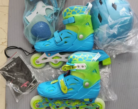 美洲狮COUGAR溜冰鞋儿童套装可调轮滑鞋...