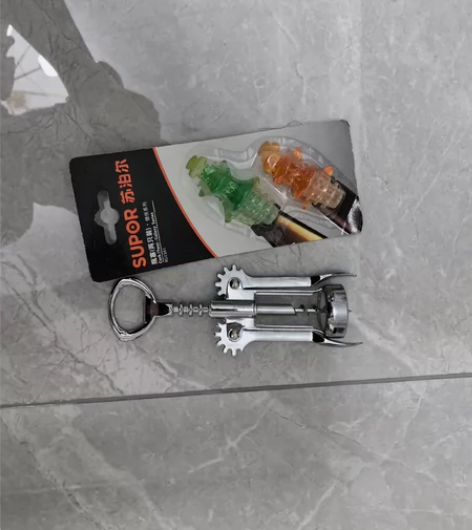 开瓶器送瓶塞 感兴趣的话点“我想要”和我私...