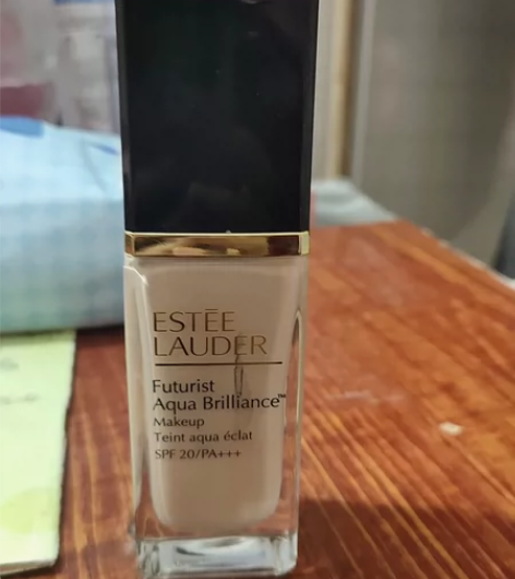 雅诗兰黛粉底液，现在闲置，不退不换。还剩余...