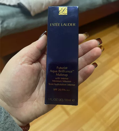 雅诗兰黛粉底液全新未使用，需要的买呀！！！...