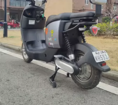 不在武汉待了，急转雅迪冠能DM6锂电池电动...