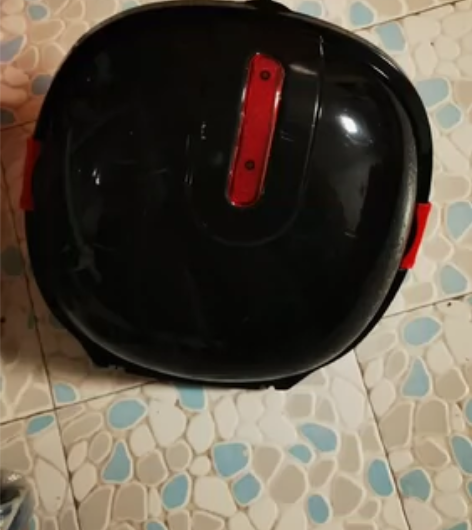 雅迪电动车通用后备箱，在淘宝买的，用的时间...
