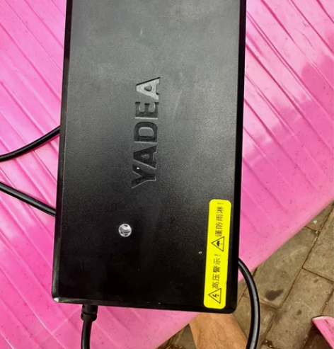 雅迪原装三圆头，72伏快充充电器，石墨烯电...