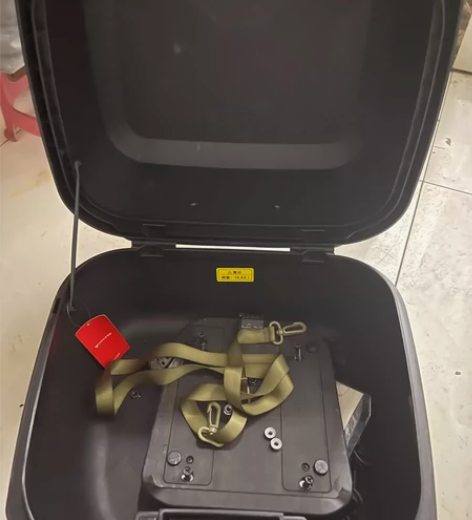 地址襄阳市襄州区长安市场附近，小牛电动车尾...