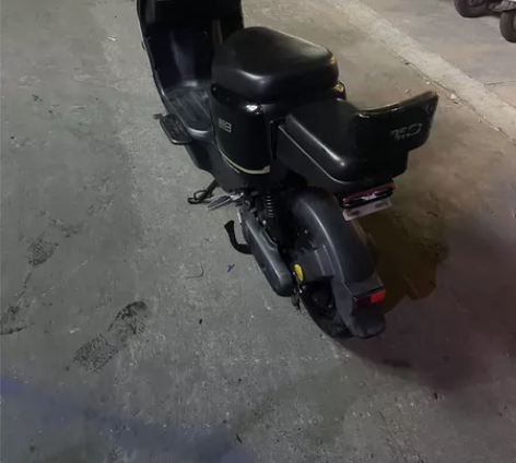 九成新新日电动车  裸车 999 配48V...