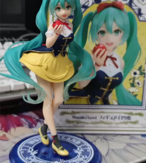 初音未来白雪公主景品手办，购于泡泡玛特，盒...