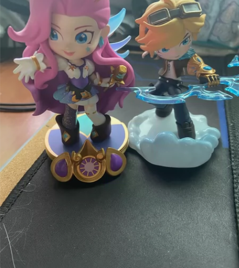 出泡泡玛特英雄联盟联名手办 萨勒芬妮伊泽瑞...