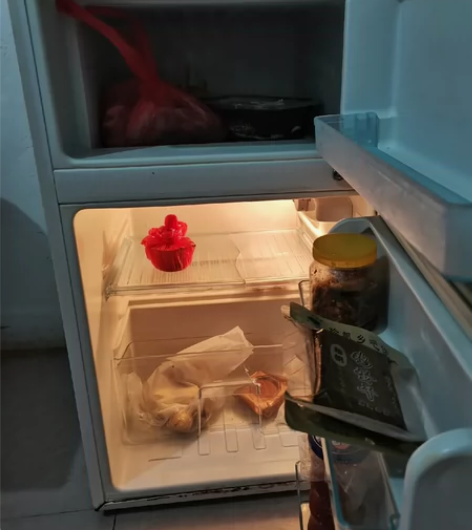 由于过年房租到期，一些东西便宜出，风扇，架...