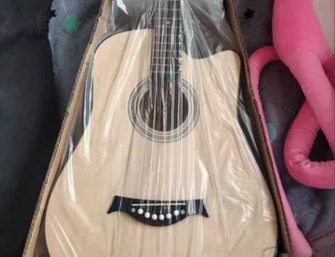出国了不想带，原价1900买的几乎全新吉他...