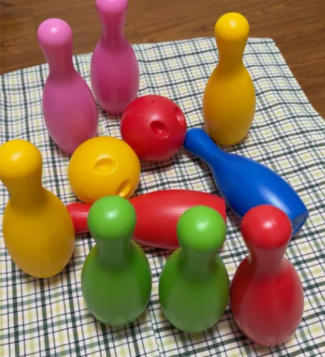 儿童保龄球 如图一套 十个壶两个球 每个颜...