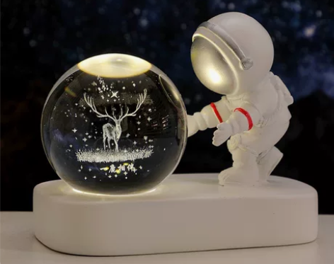 创意宇航员星空漫步小夜灯内雕水晶球发光底座...