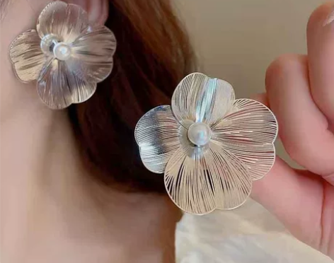 [工厂直销包邮发出]银色花朵流苏耳环夸张高...