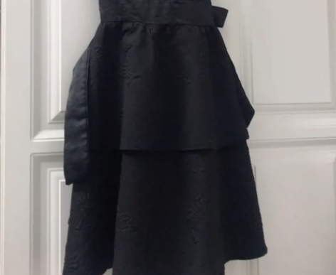 吊带质感蓬蓬裙微瑕便宜出 感兴趣的话点“我...