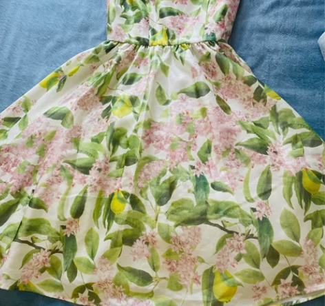 欧时力 连衣裙 特别适合春天的颜色 很厚实...