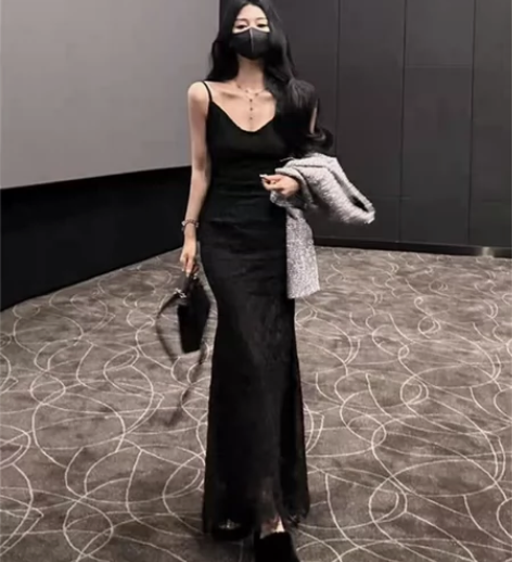 黑色吊带鱼尾长裙M码 感兴趣的话点“我想要...