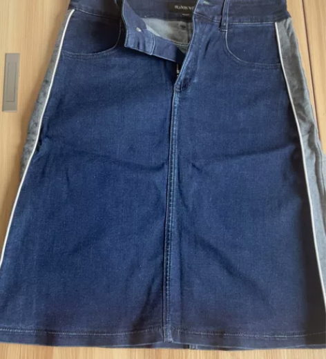 季候风牛仔A字半身裙，全新无瑕疵 感兴趣的...
