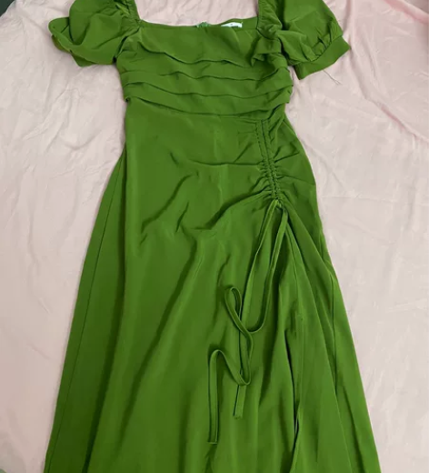 复古性感绿色连衣裙，乌七七家的，感觉自己不...