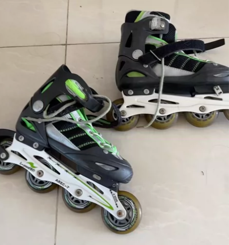 捷豹旱冰鞋可调鞋码35-43的脚都能穿闲置...